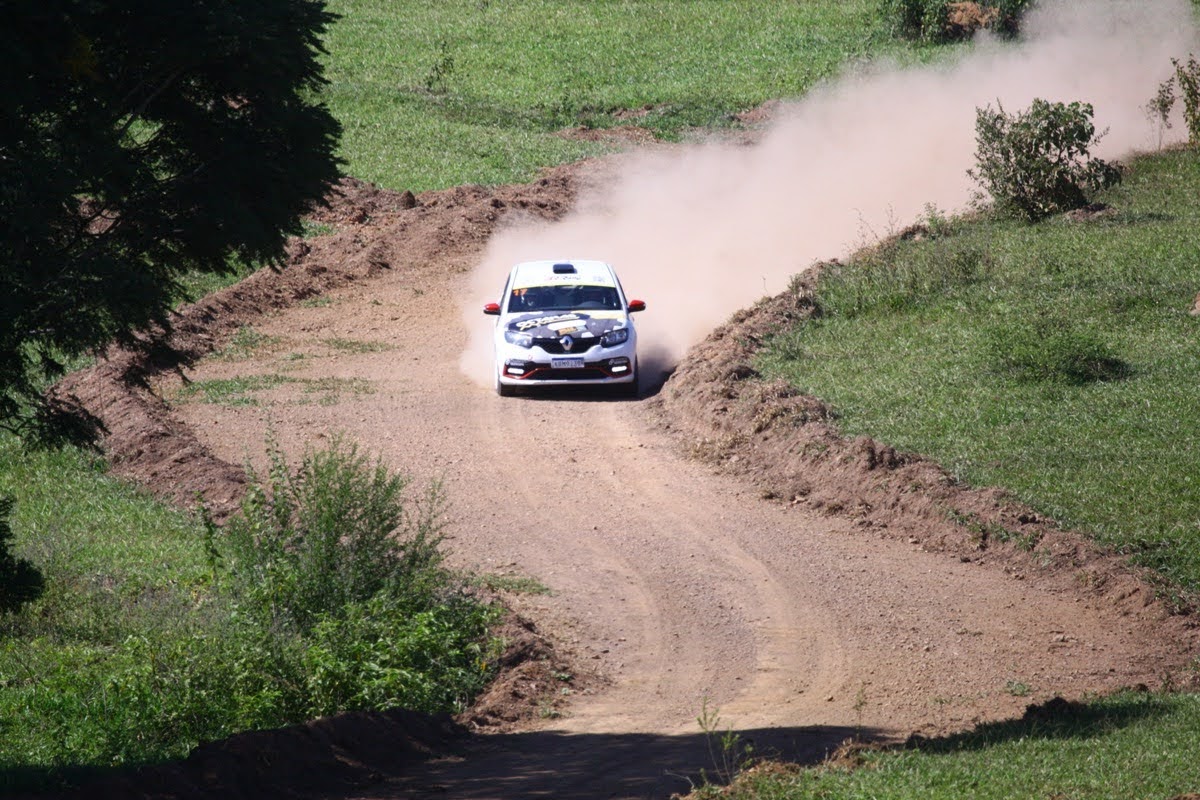 Você está visualizando atualmente Paranaenses seguem o desenvolvimento do novo carro no Rally Araucária 2022