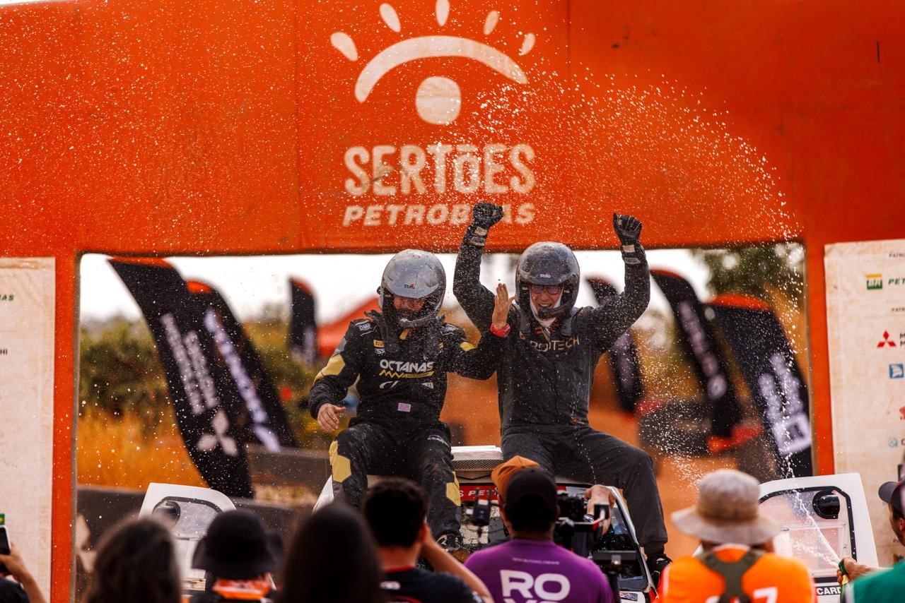 No momento, você está visualizando Com emoção até o último quilômetro, Sertões Petrobras premia campeões em Goiânia